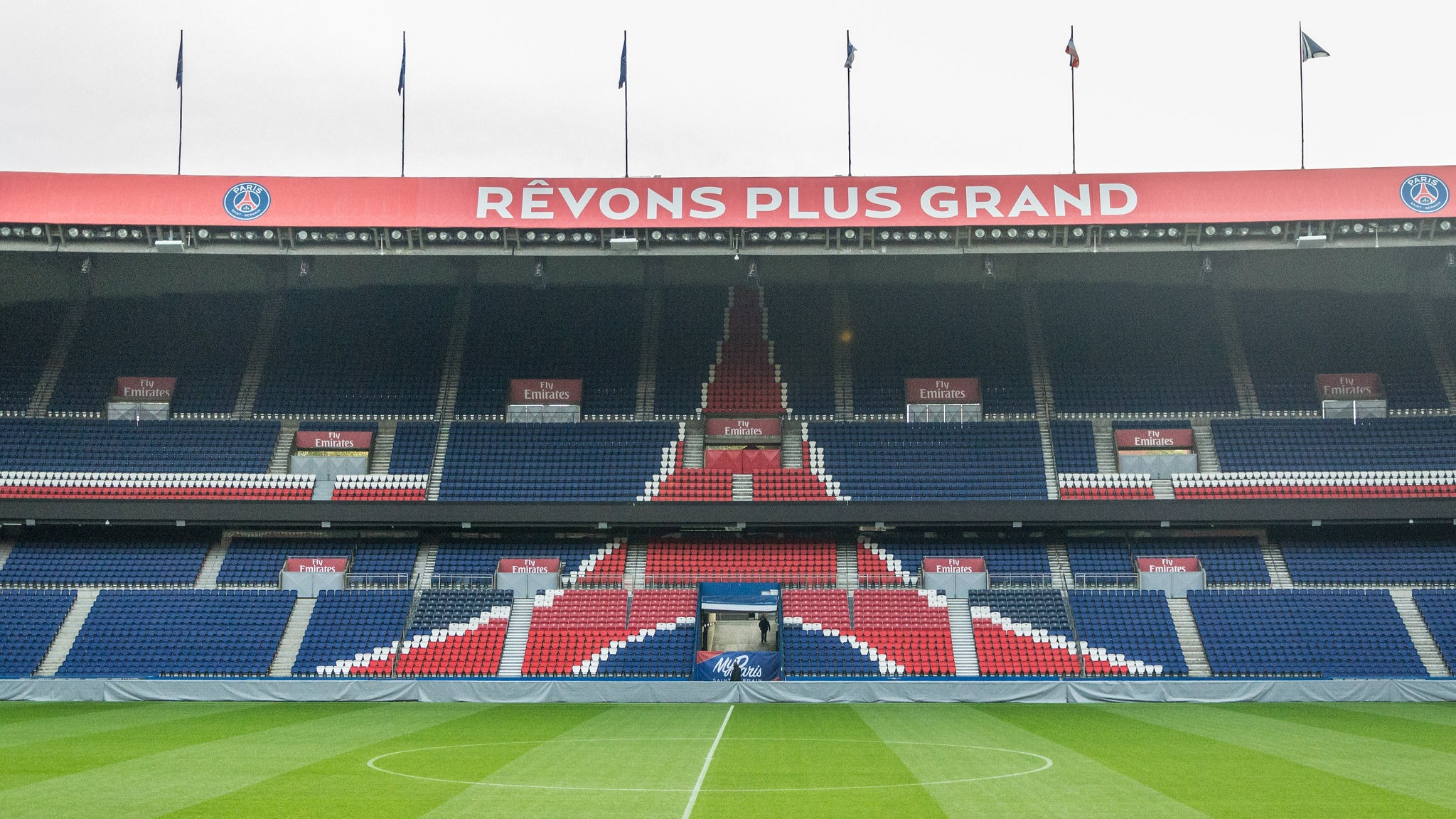 « Mon gamin rêvait d’aller au stade » : la colère de la maman de...